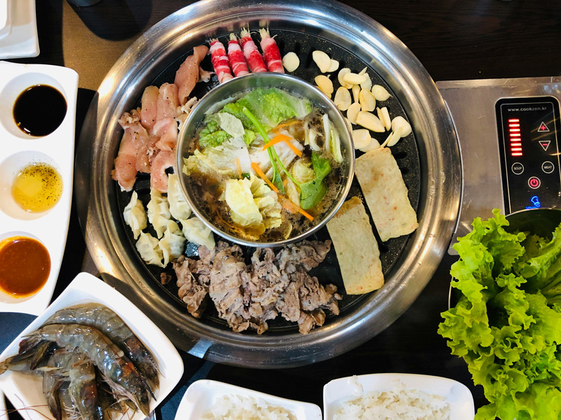 Interactive hot pot dining experience